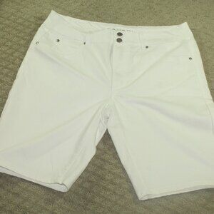 Tahari Women's 16 Double Button High Rise White 10" Bermuda Shorts